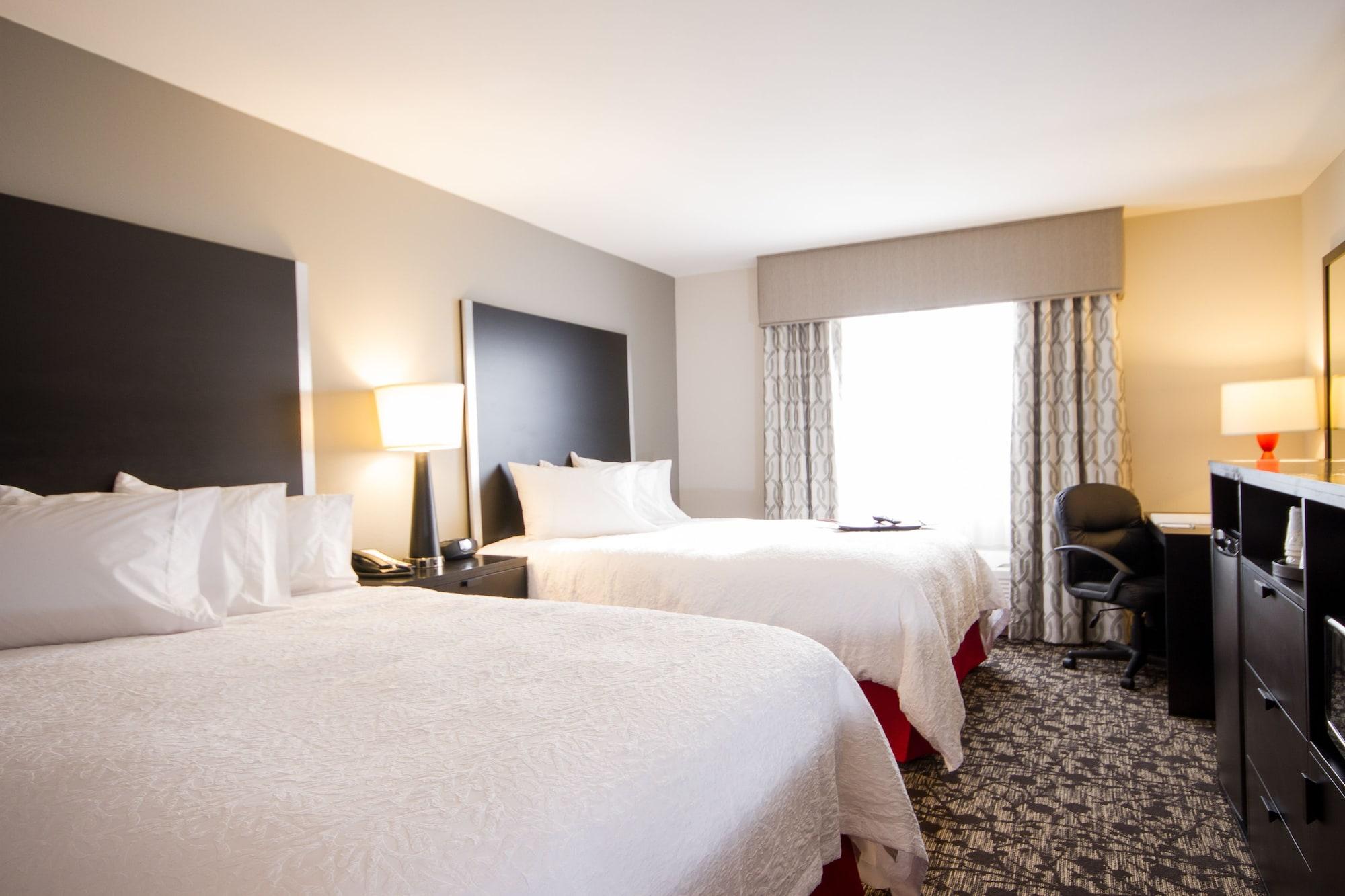Hampton Inn & Suites Дюпон Экстерьер фото