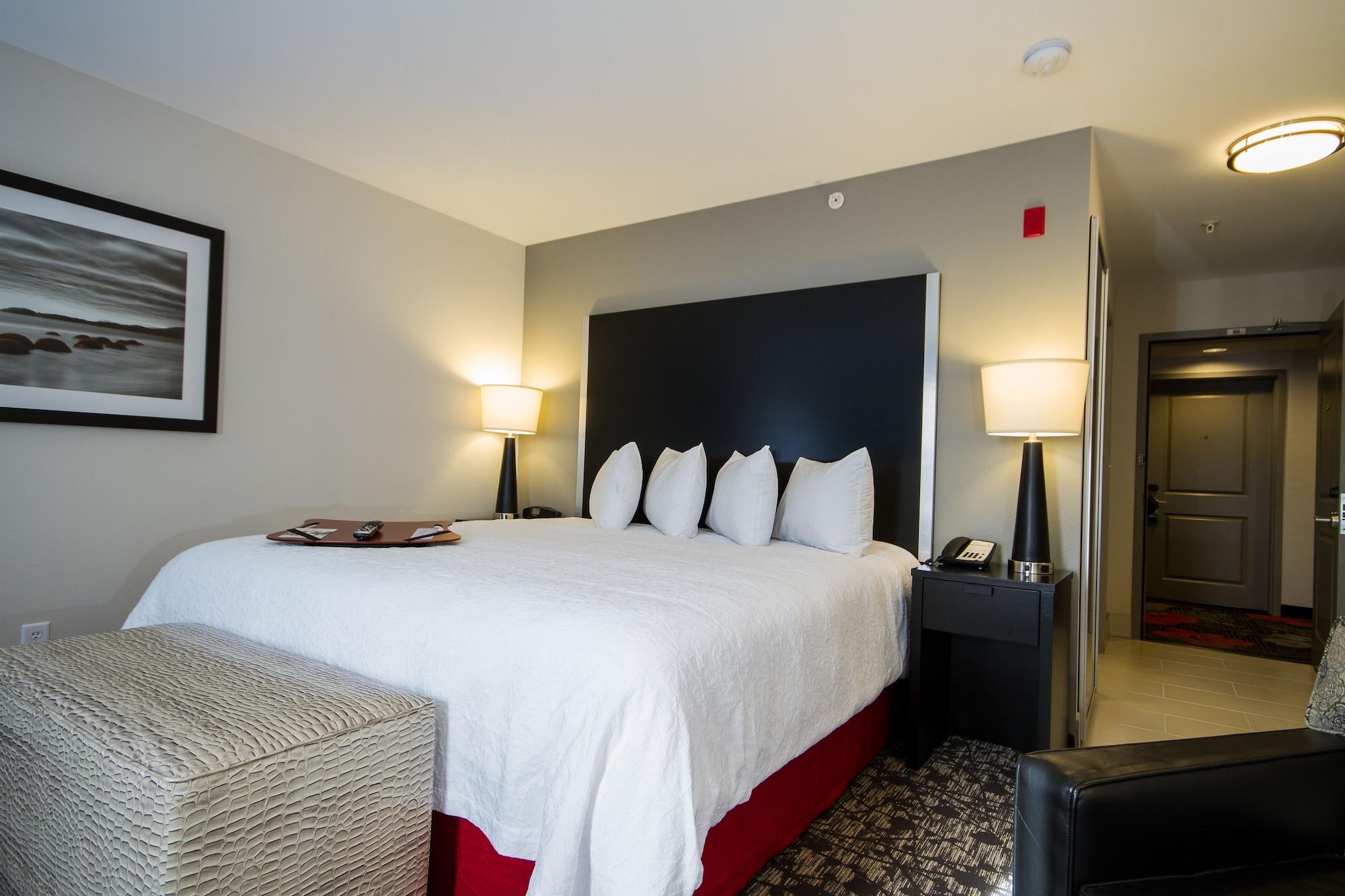 Hampton Inn & Suites Дюпон Экстерьер фото