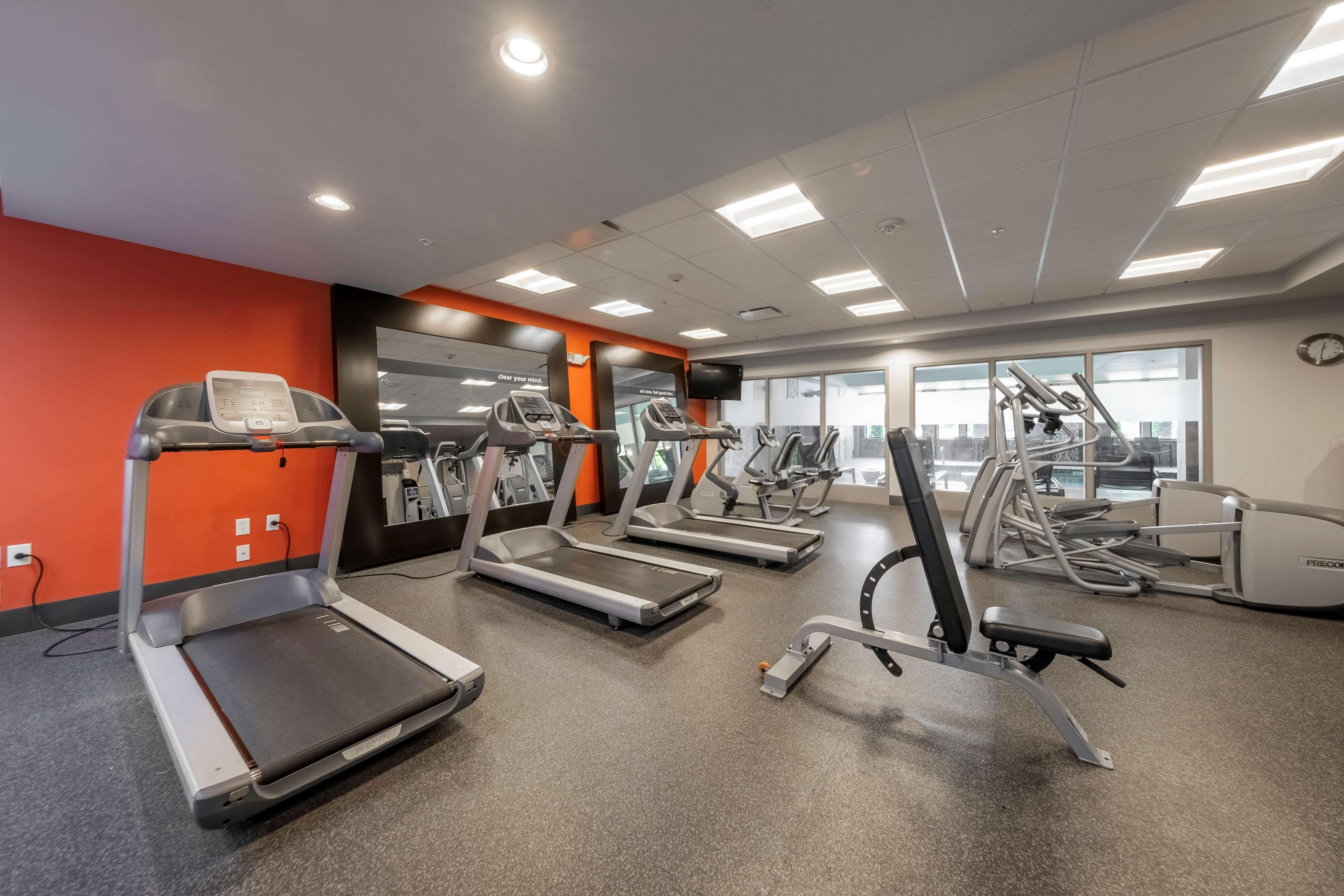 Hampton Inn & Suites Дюпон Экстерьер фото