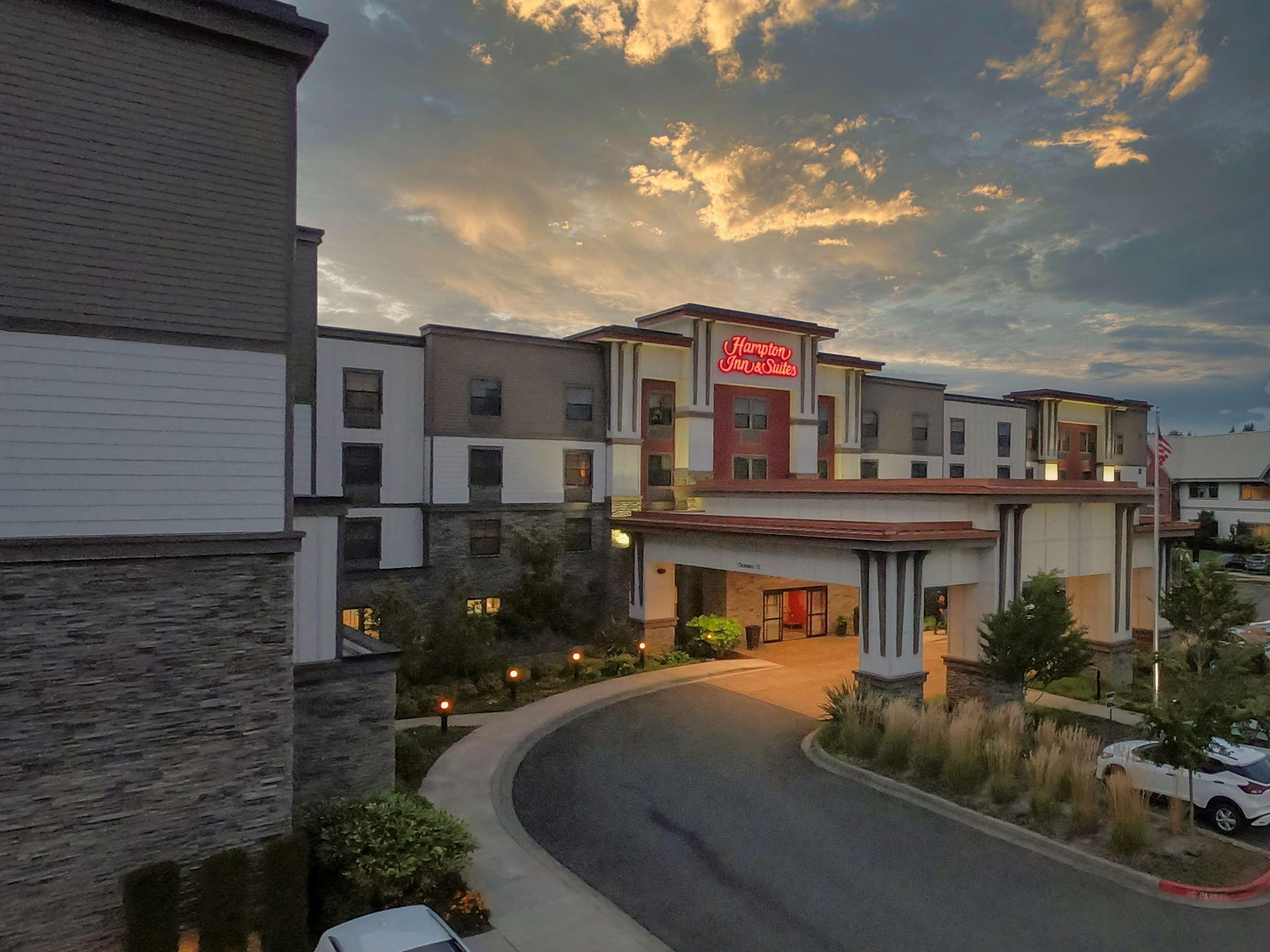 Hampton Inn & Suites Дюпон Экстерьер фото