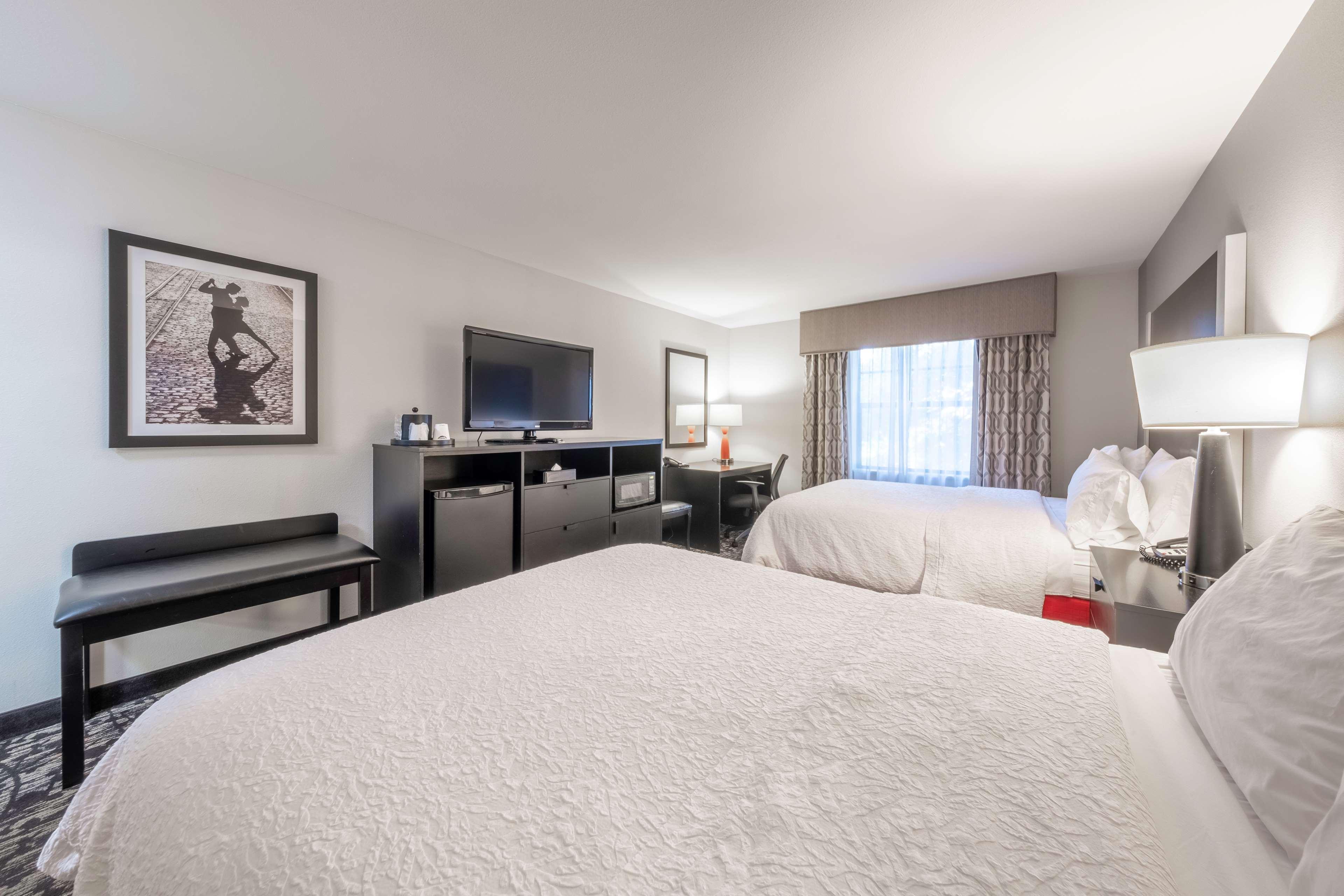 Hampton Inn & Suites Дюпон Экстерьер фото