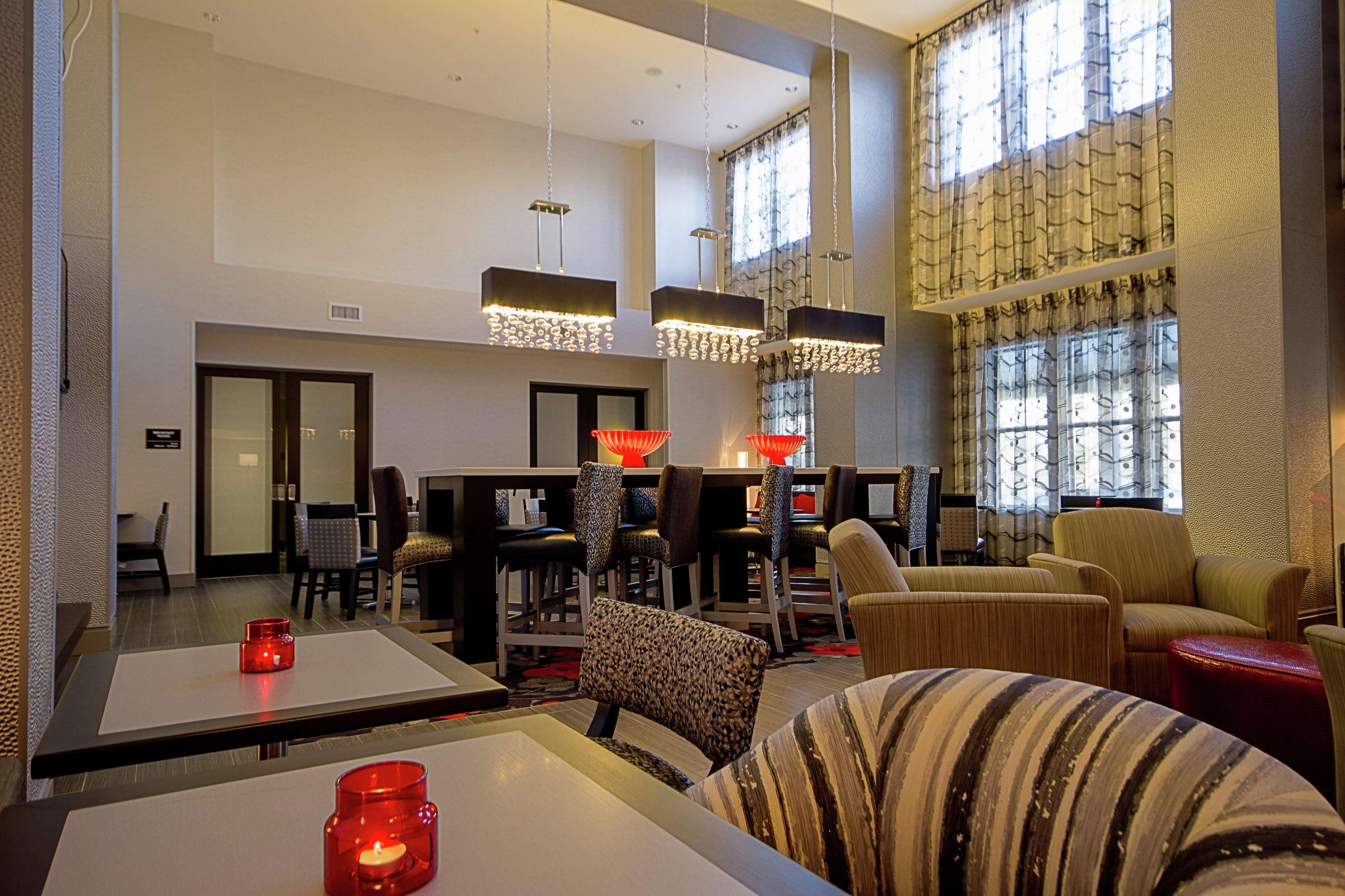 Hampton Inn & Suites Дюпон Экстерьер фото