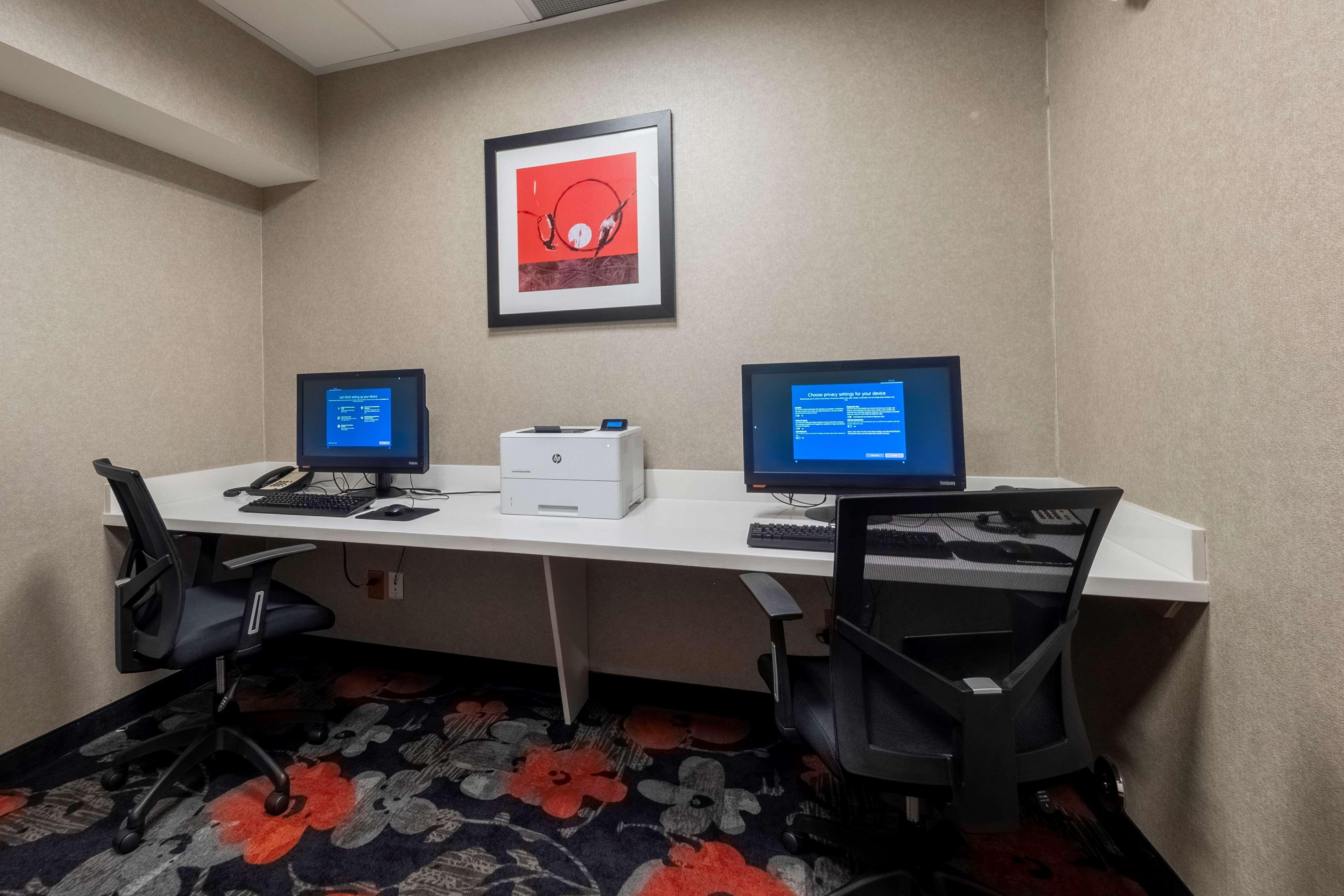 Hampton Inn & Suites Дюпон Экстерьер фото