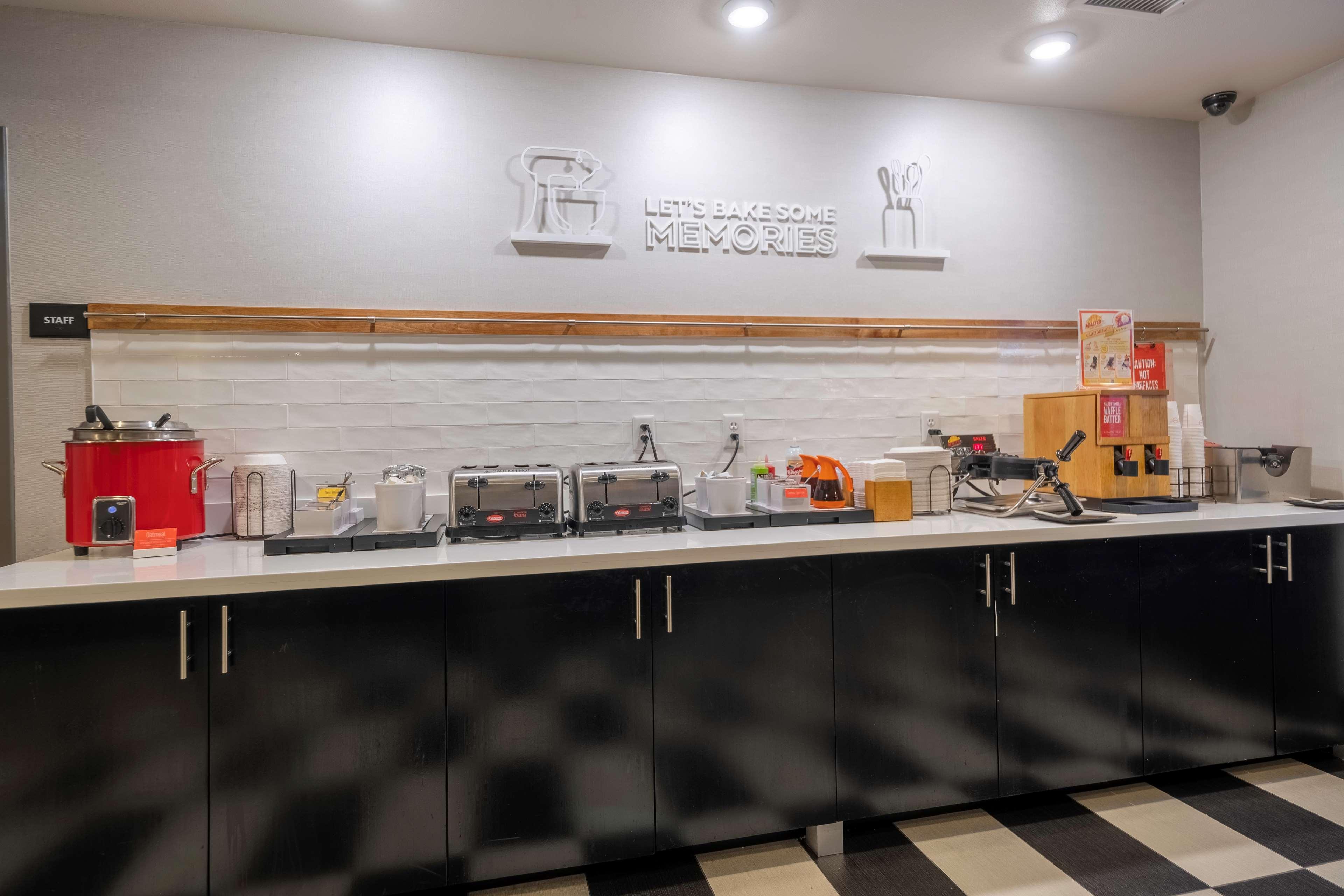 Hampton Inn & Suites Дюпон Экстерьер фото