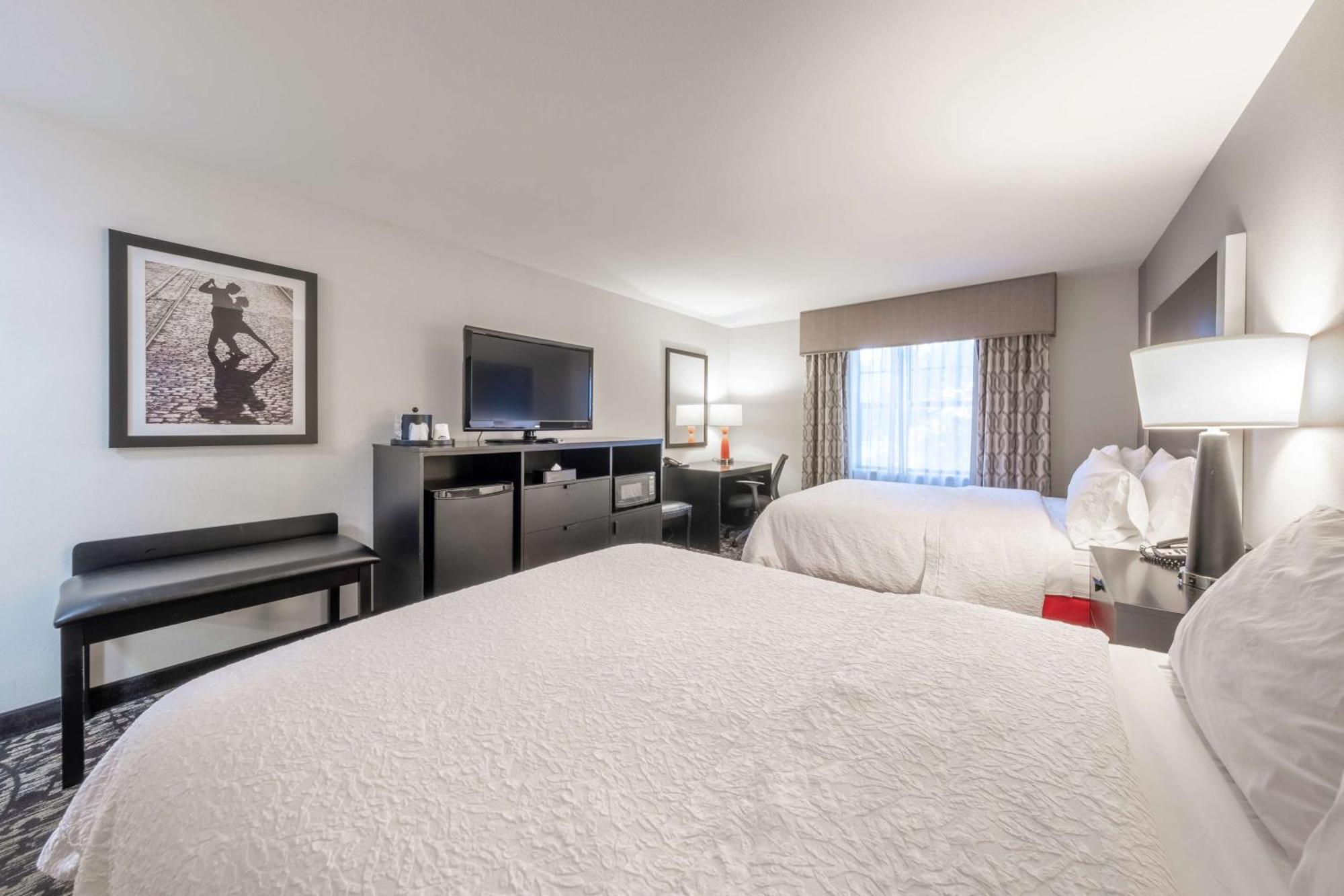Hampton Inn & Suites Дюпон Экстерьер фото