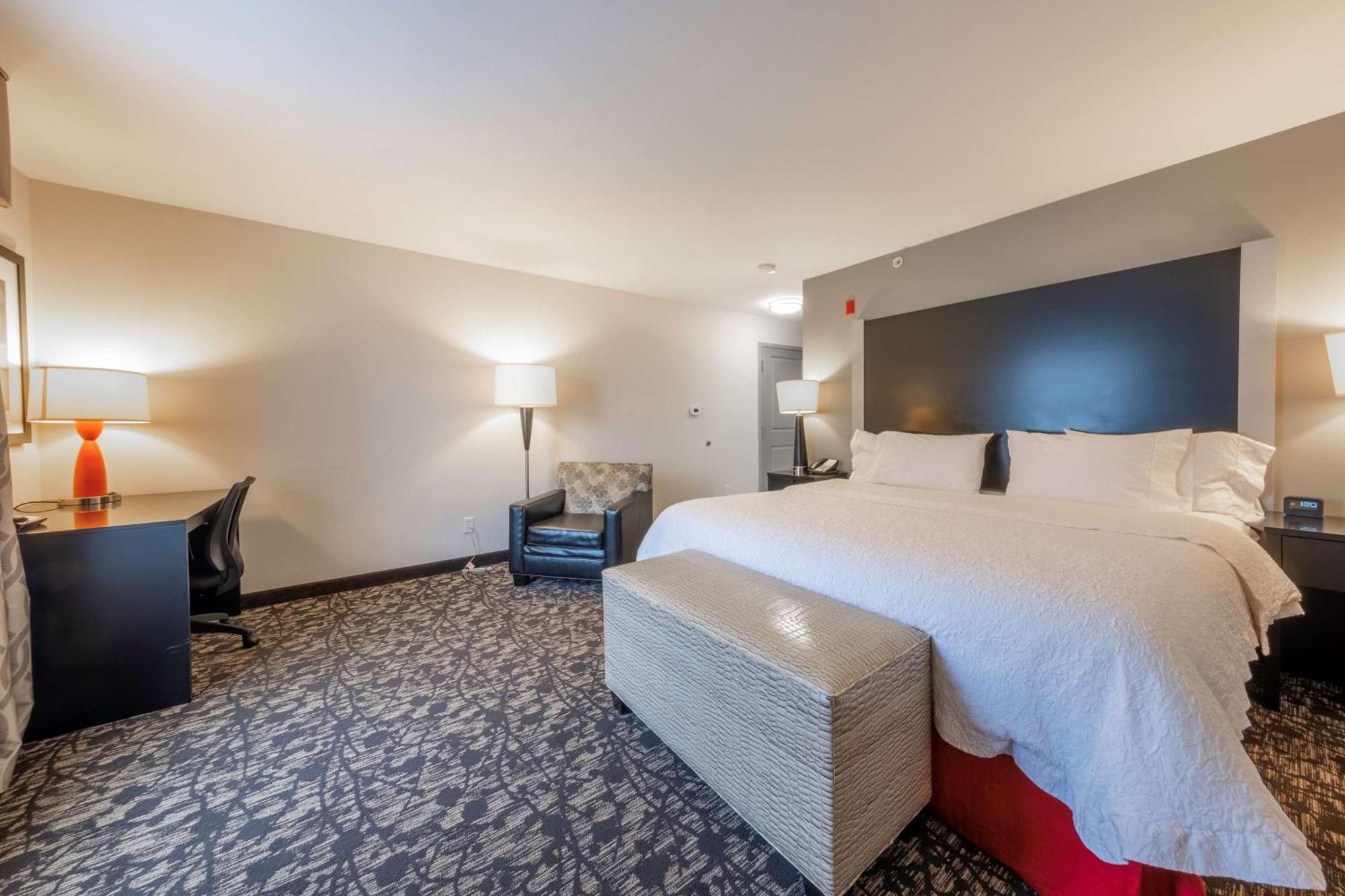 Hampton Inn & Suites Дюпон Экстерьер фото